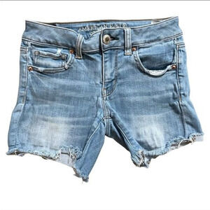 American Eagle Outfitters Super Super Stretch MIDI jean shorts 
Size 2‎